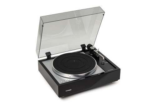 Thorens TD 1600 su TP 160 tonarmu, juodas High-End patefonas su atidarytu dulkių dangčiu