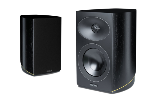 ARCAM R15 lentyninės kolonėlės su nuimta ir uždėta priekine grotele