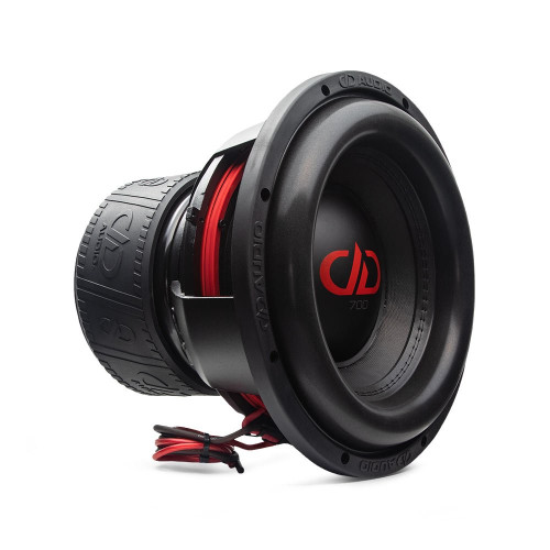 DD Audio 712g-D2 12 colių žemųjų dažnių garsiakalbis su juoda membrana, raudonu DD logotipu ir trijų magnetų sistema, vaizdas iš priekio ir šono.