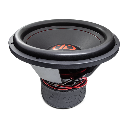 DD Audio 818f-D1, 18 colių žemų dažnių garsiakalbis, vaizdas iš priekio ir šono su juoda membrana, sustiprinta pakaba, lieto aliuminio korpusu ir magnetine sistema.