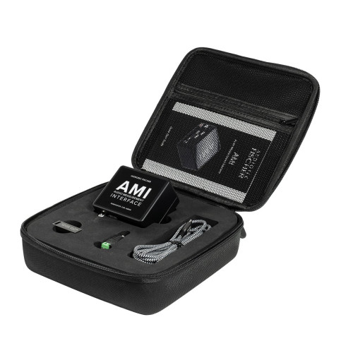Audiotec Fischer AMI garso matavimo įrenginio komplektas su USB kabeliu, adapteriu ir 16 GB USB atmintine, dėkle.