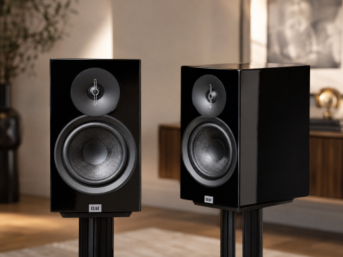 ELAC Debut 3.0 DB63 High Gloss Black lentyninių garso kolonėlių pora ant stovų