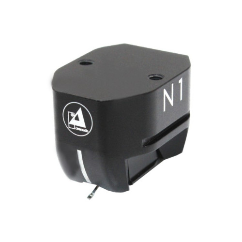 Clearaudio N1 Moving Magnet Cartridge – kompaktiškas, aukštos kokybės MM kartridžas. Dažnių diapazonas: 20 Hz – 20 kHz. Išėjimo įtampa (1 kHz, 5 cm/s): apie 3,3 mV | Nemokamas Pristatymas