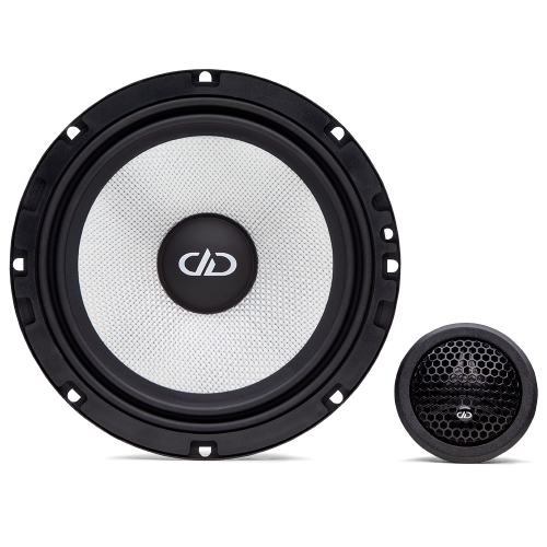 DD Audio D-C6.5b-S3, dviejų juostų komponentinės sistemos 165 mm žemų ir vidutinių dažnių garsiakalbis bei 25 mm šilkinio kupolo aukštadažnis.