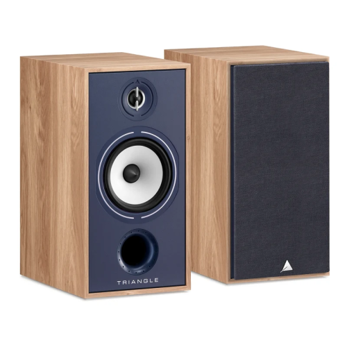 Triangle Borea BR04 lentyninės garso kolonėlės Light Oak Blue spalvos, pora su nuimtomis ir uždėtomis grotelėmis