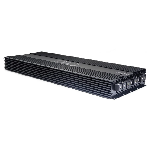 DD Audio Z13000, 13 000 W RMS / 15 000 W dinaminės galios automobilinis monoblokas, juodas aliuminio korpusas su aušinimo briaunomis, šoninis vaizdas.