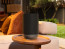 Denon Home 200 belaidė išmani garso kolonėlė, Charcoal, ant lauko staliuko
