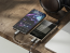 FiiO M21 prijungtas prie išmaniojo telefono ir ausinių