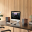 Ruark MR1 Mk3 riešutmedžio kolonėlės prie kompiuterio